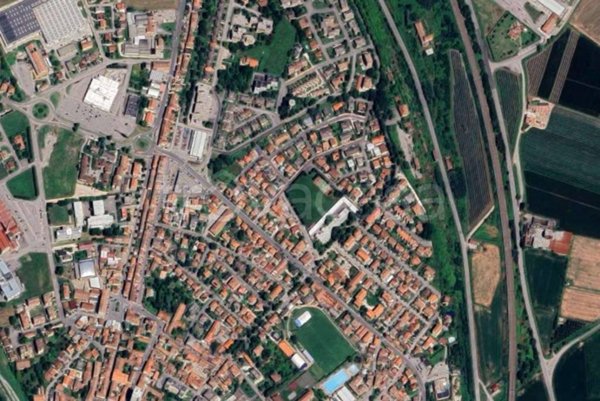 capannone in vendita ad Ostiglia