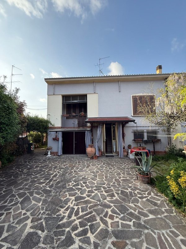 casa indipendente in vendita ad Ostiglia