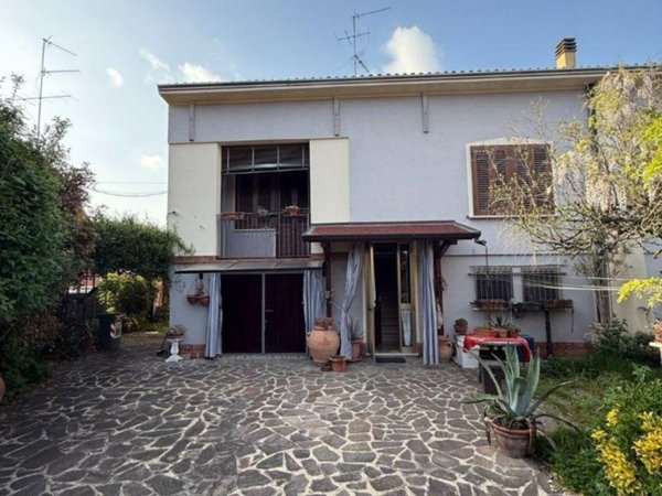 casa indipendente in vendita ad Ostiglia