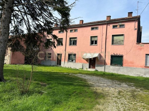 casa indipendente in vendita ad Ostiglia in zona Bugno San Romano