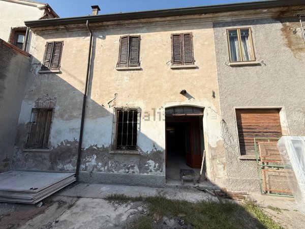 casa indipendente in vendita ad Ostiglia in zona Correggioli