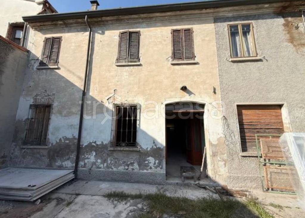 casa indipendente in vendita ad Ostiglia in zona Correggioli