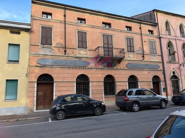 ufficio in vendita ad Ostiglia in zona Bugno San Romano