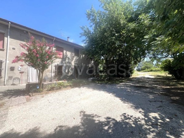 casa indipendente in vendita ad Ostiglia in zona Calandre