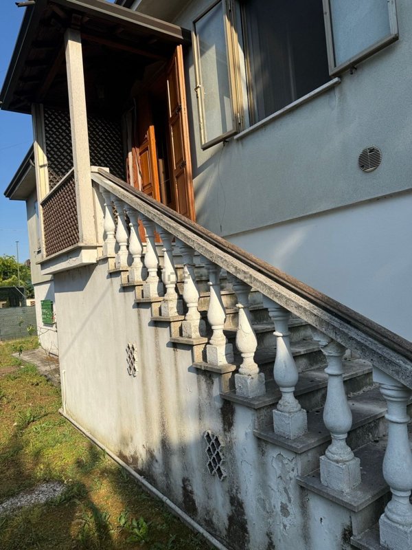 casa indipendente in vendita ad Ostiglia in zona Bugno San Romano
