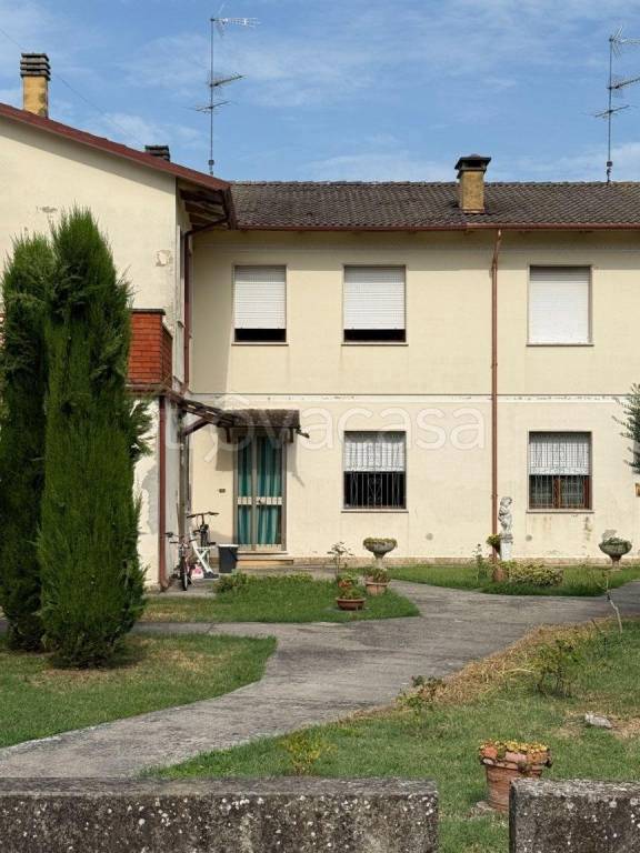casa indipendente in vendita ad Ostiglia