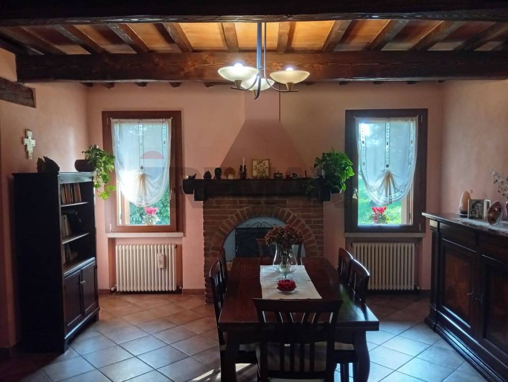 casa indipendente in vendita ad Ostiglia in zona Correggioli