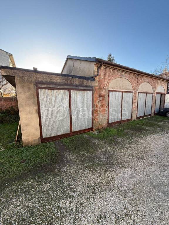 box auto in vendita ad Ostiglia