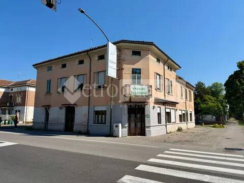 intera palazzina in vendita ad Ostiglia in zona Bugno San Romano