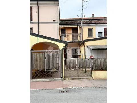 casa indipendente in vendita ad Ostiglia in zona Bugno San Romano