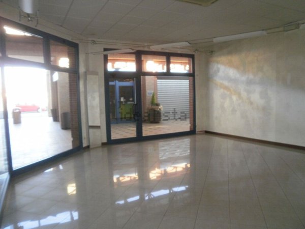 locale commerciale in vendita a Pegognaga