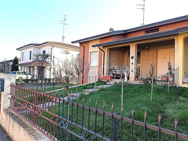 casa indipendente in vendita a Pegognaga
