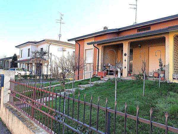 casa indipendente in vendita a Pegognaga