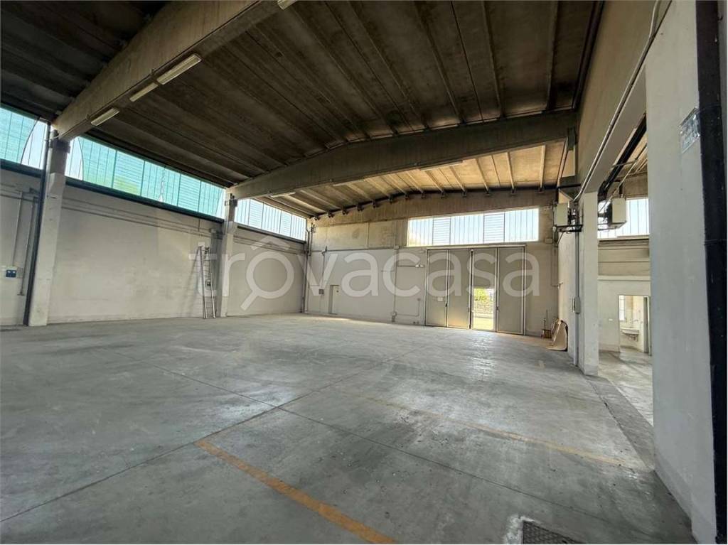 locale commerciale in vendita a Pegognaga