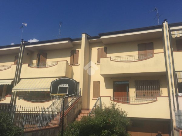 casa indipendente in vendita a Pegognaga