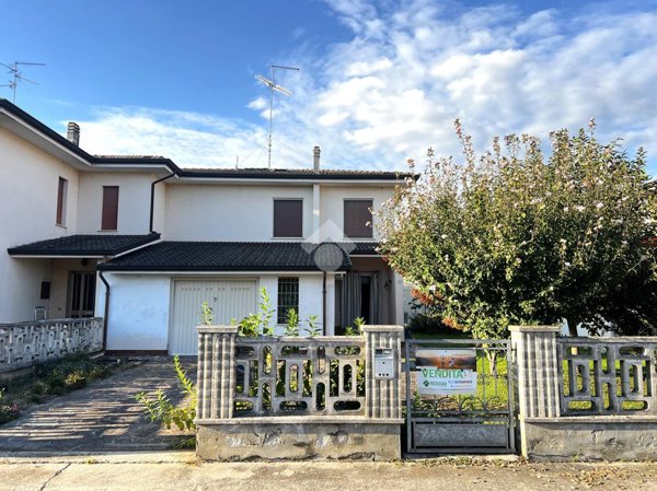 casa indipendente in vendita a Pegognaga
