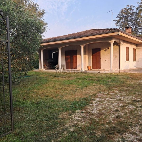 casa indipendente in vendita a Pegognaga