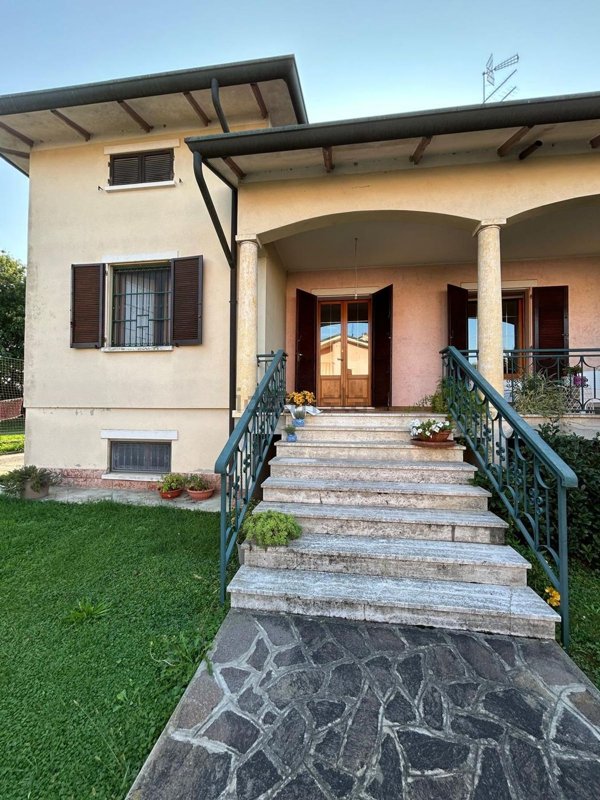 casa indipendente in vendita a Pegognaga