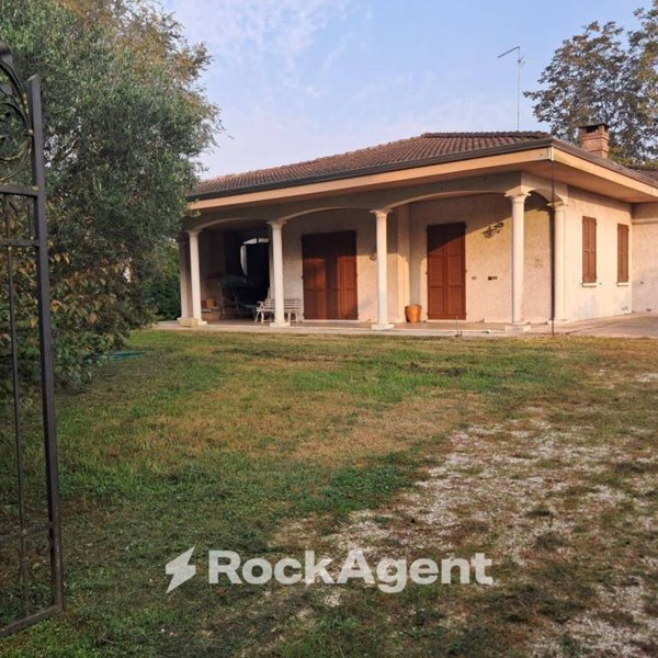 casa indipendente in vendita a Pegognaga