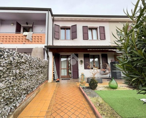 casa indipendente in vendita a Pegognaga