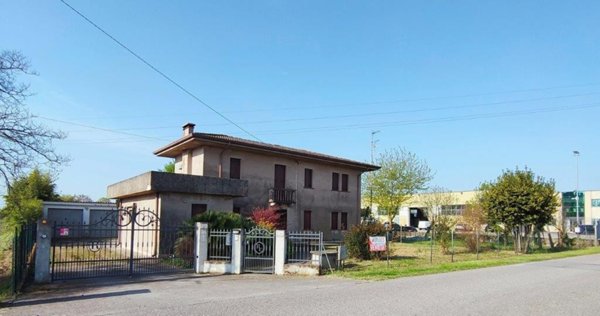 casa indipendente in vendita a Pegognaga in zona Polesine