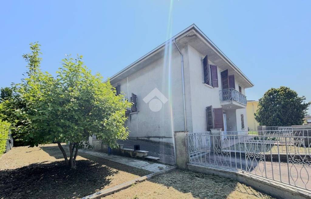 casa indipendente in vendita a Pegognaga