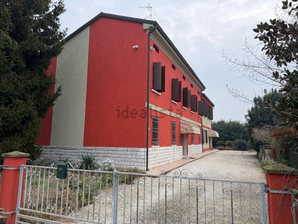 casa semindipendente in vendita a Pegognaga in zona Sacca