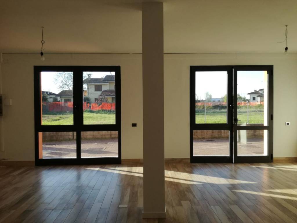 negozio in vendita a Pegognaga