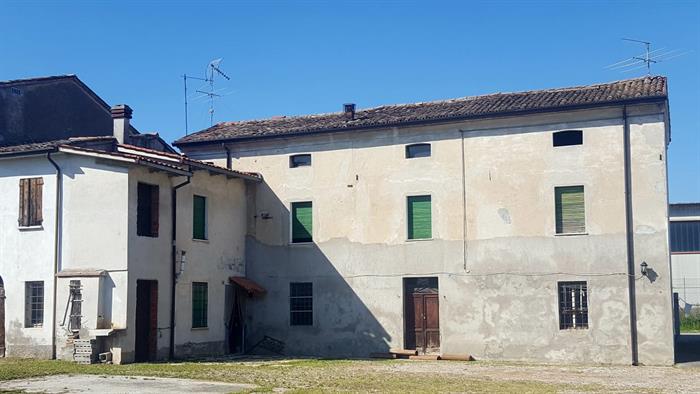 locale di sgombero in vendita a Piubega