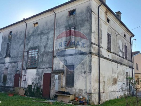 casa indipendente in vendita a Piubega
