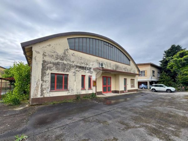 locale commerciale in vendita a Piubega