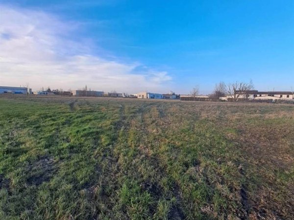 terreno edificabile in vendita a Poggio Rusco