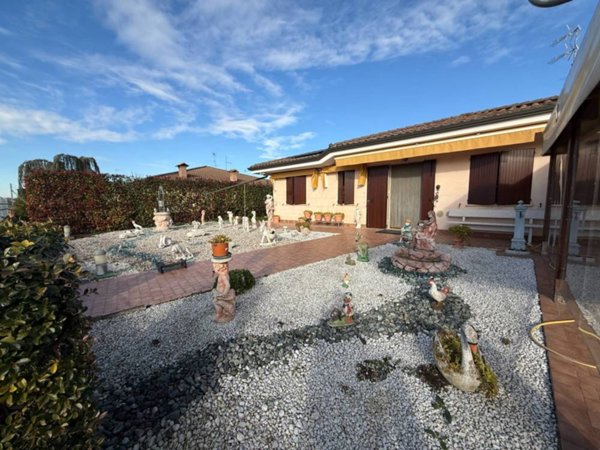 casa indipendente in vendita a Poggio Rusco
