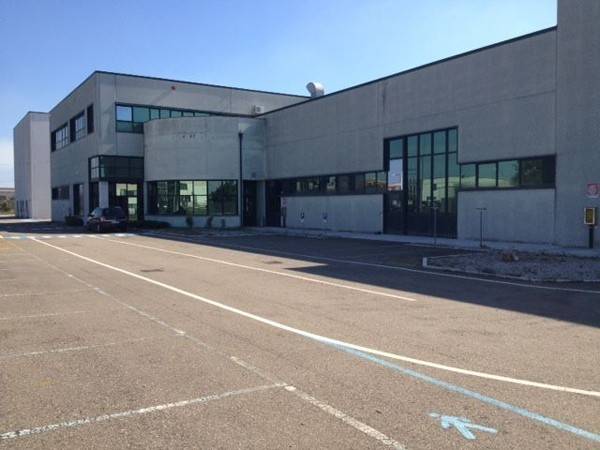 locale commerciale in vendita a Poggio Rusco