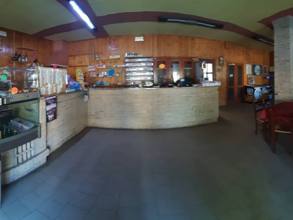 negozio in vendita a Poggio Rusco in zona Dragoncello