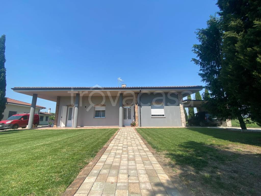 casa indipendente in vendita a Poggio Rusco