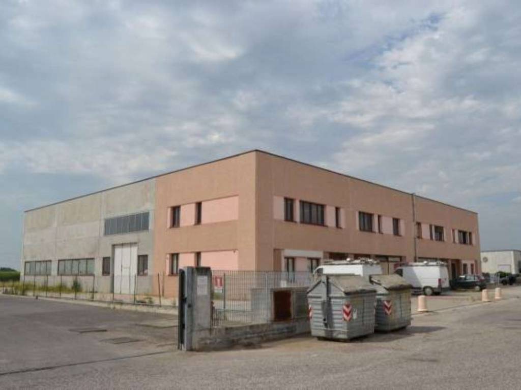 locale commerciale in vendita a Poggio Rusco
