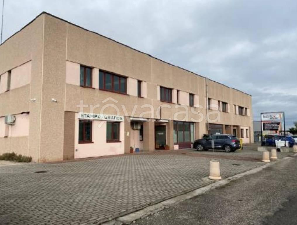 locale commerciale in vendita a Poggio Rusco