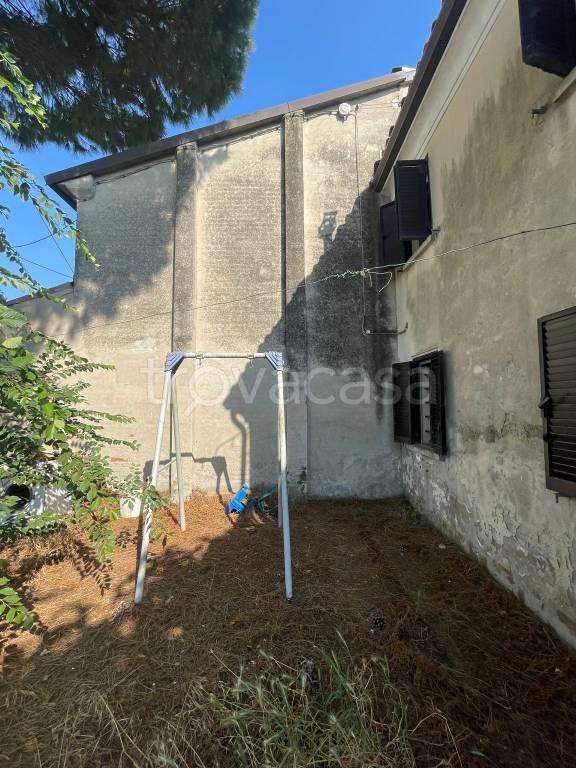 casa indipendente in vendita a Poggio Rusco in zona Quattrocase