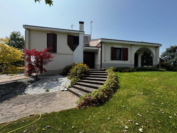 casa indipendente in vendita a Poggio Rusco