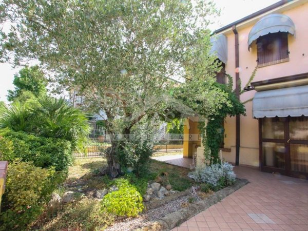 casa indipendente in vendita a Poggio Rusco