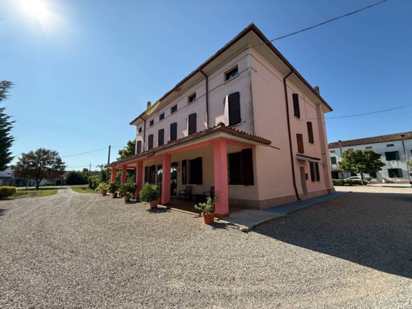 casa indipendente in vendita a Poggio Rusco in zona Dragoncello