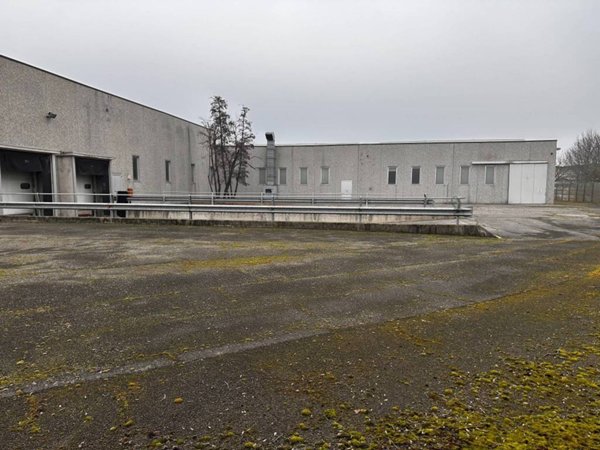 locale commerciale in vendita a Poggio Rusco