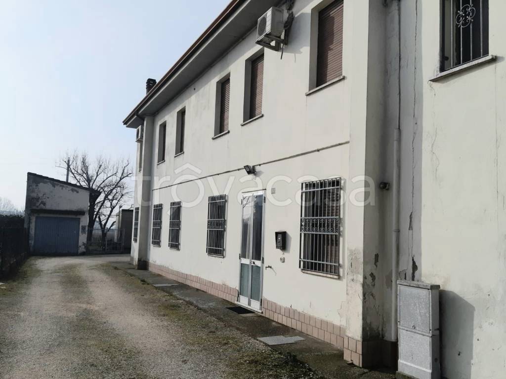 casa indipendente in vendita a Poggio Rusco in zona Dragoncello