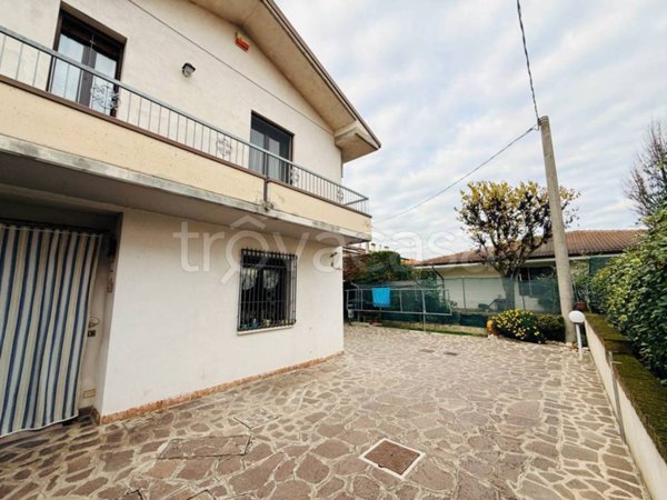 casa indipendente in vendita a Poggio Rusco