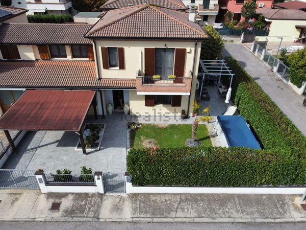 casa indipendente in vendita a Poggio Rusco