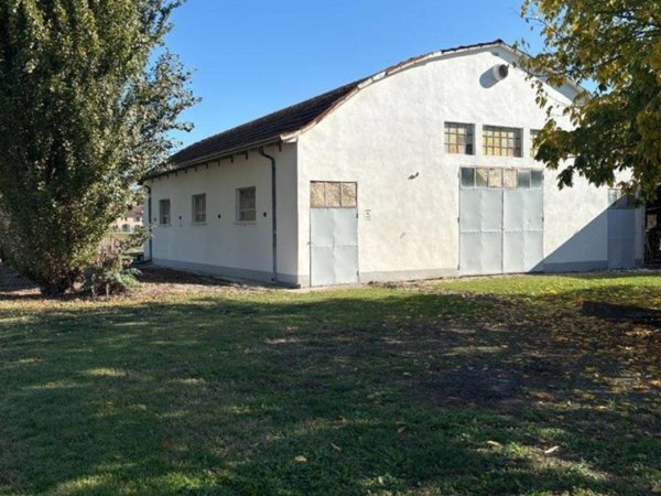 locale commerciale in vendita a Poggio Rusco