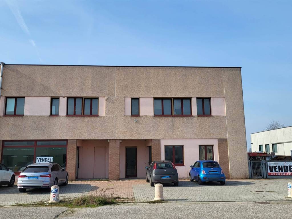 locale commerciale in vendita a Poggio Rusco