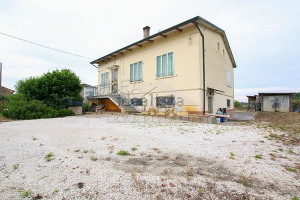 casa indipendente in vendita a Poggio Rusco