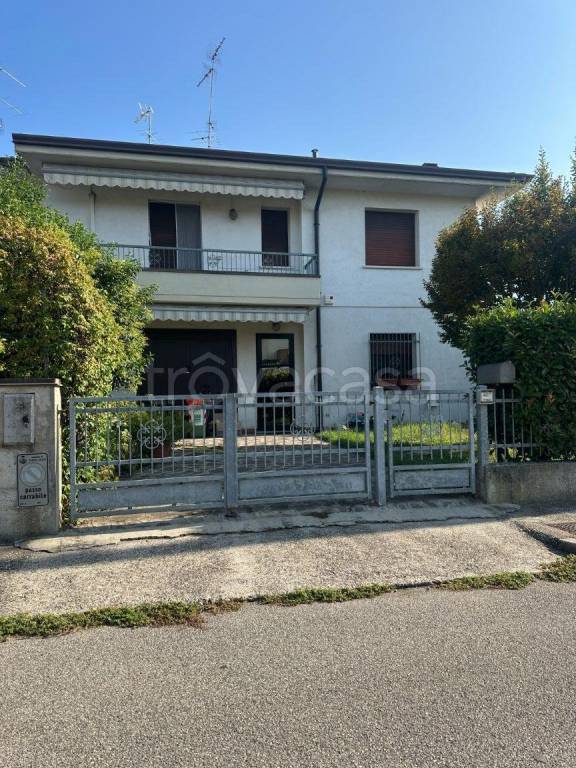 casa indipendente in vendita a Poggio Rusco